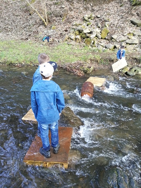 Brücke über den Fluss