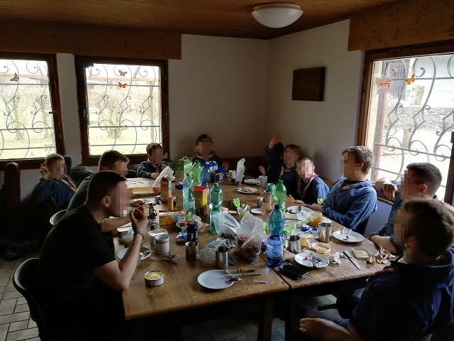 Essen in der Hütte